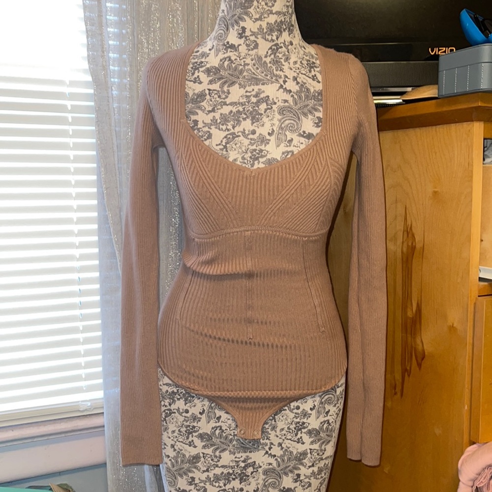 Abercrombie & Fitch Ribbed Long Sleeve Scoop Neck Bodysuit - Mauve Brown